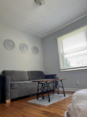 Quaint 2 bed in Champaign